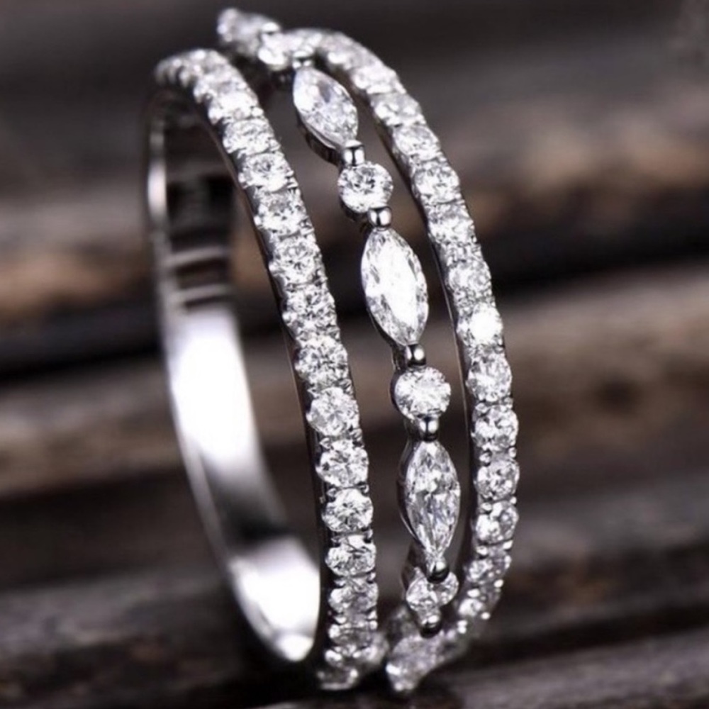 NEW💍4.1 CT STERLING SILVER DIAMOND HALO RING, CUTE RING, SHINY RING.
